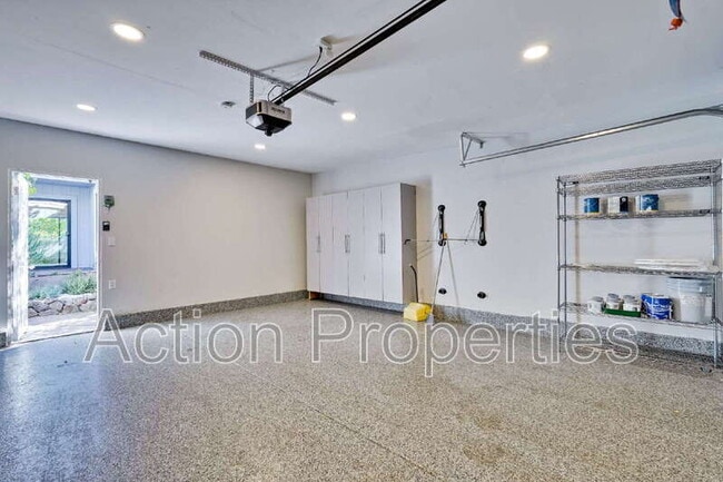 Building Photo - 209 Ortega Ave