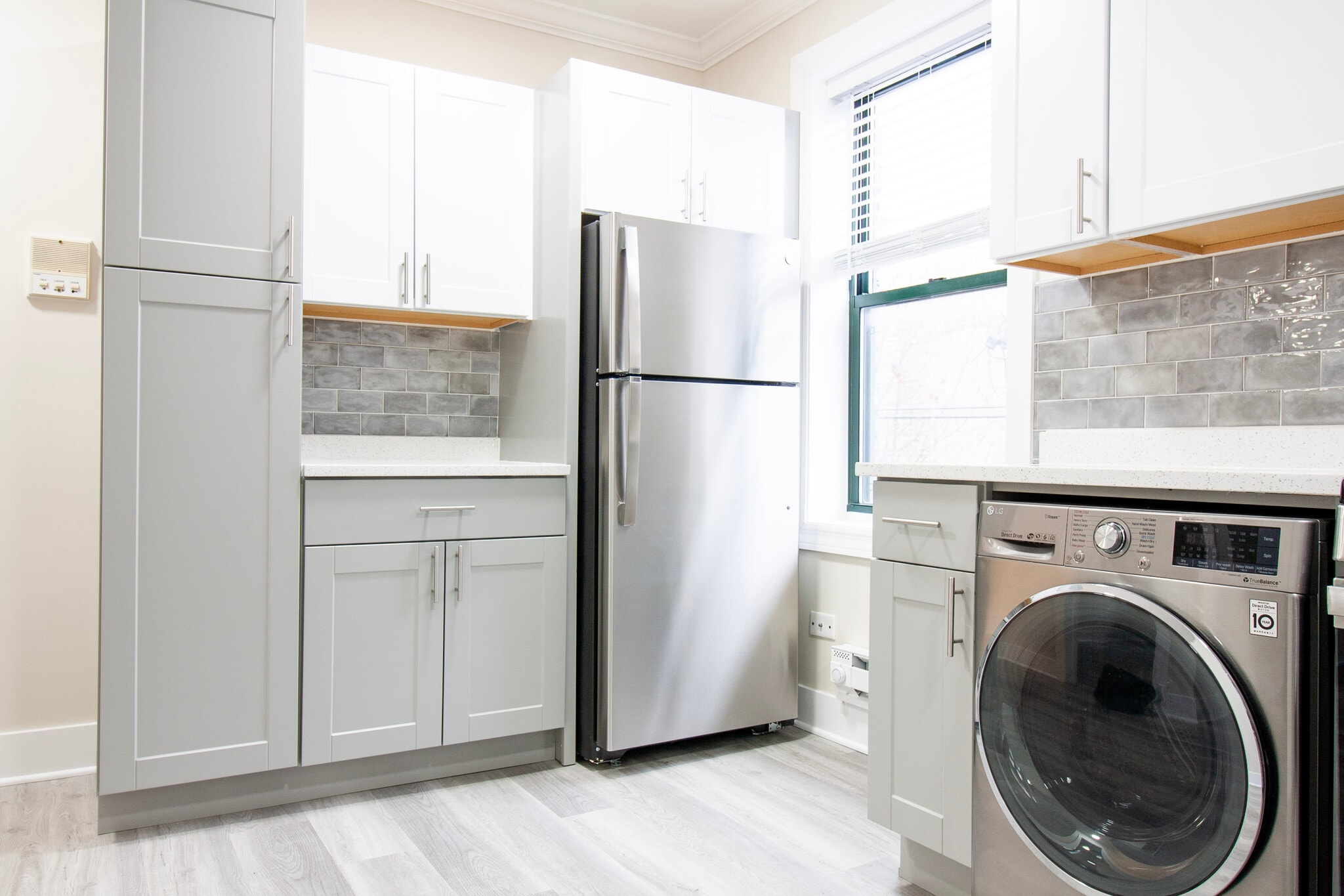 Building Photo - 3845 N Greenview Ave