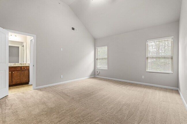 Building Photo - 3 Bedroom Townhome in Jonesboro!