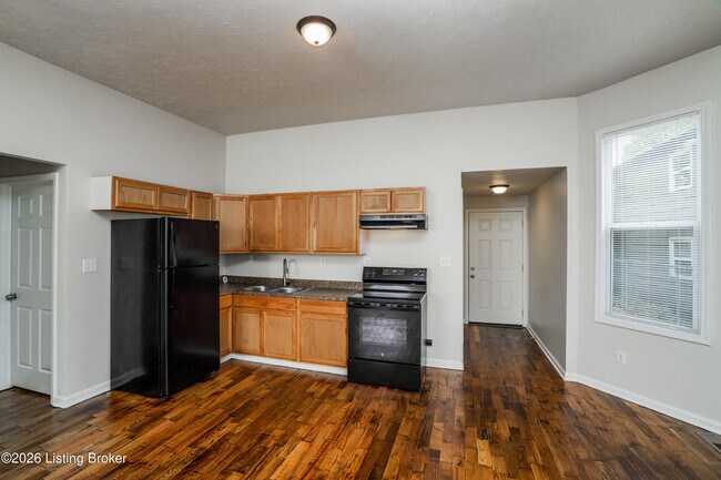 Building Photo - 3819 River Park Dr