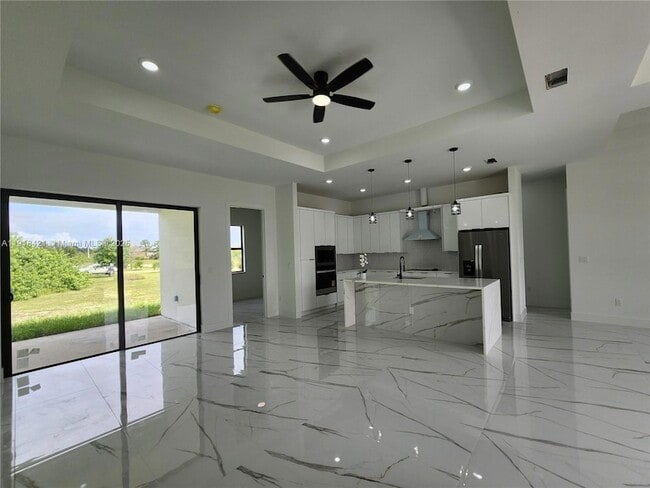 Building Photo - 3302 E 18th St