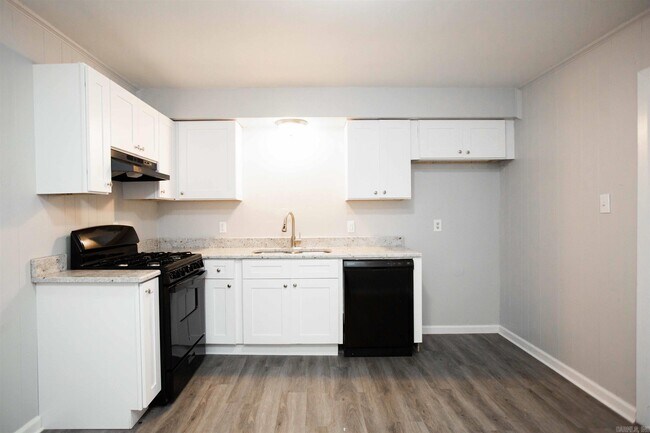 Building Photo - 5501 Halifax Dr