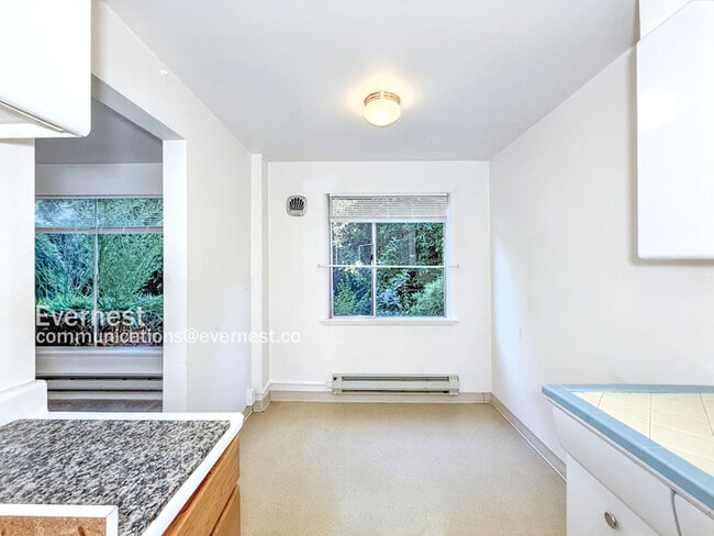 Building Photo - 4709 40th Ave NE