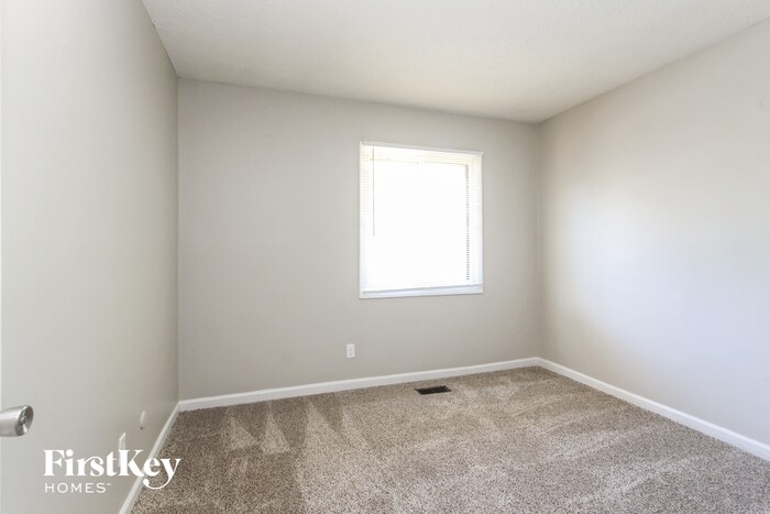 Building Photo - 4639 Thornleigh Dr
