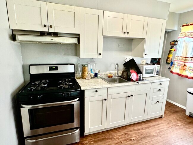 Kitchen - 6422 W Verona Ct