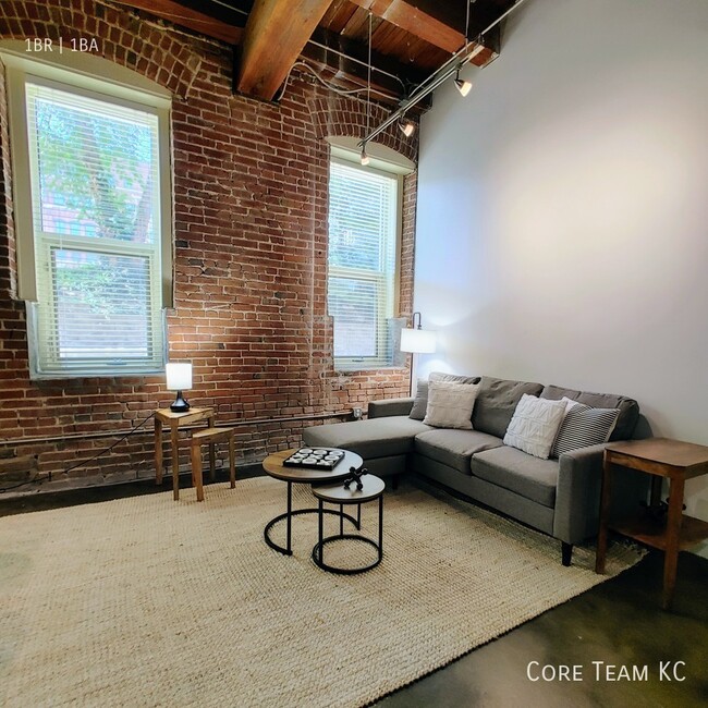 Building Photo - LARGE LOFT IN RIVERMARKET