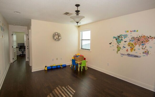 Building Photo - Beautiful 4 Bedroom/4 Bath in Belle Isle w...