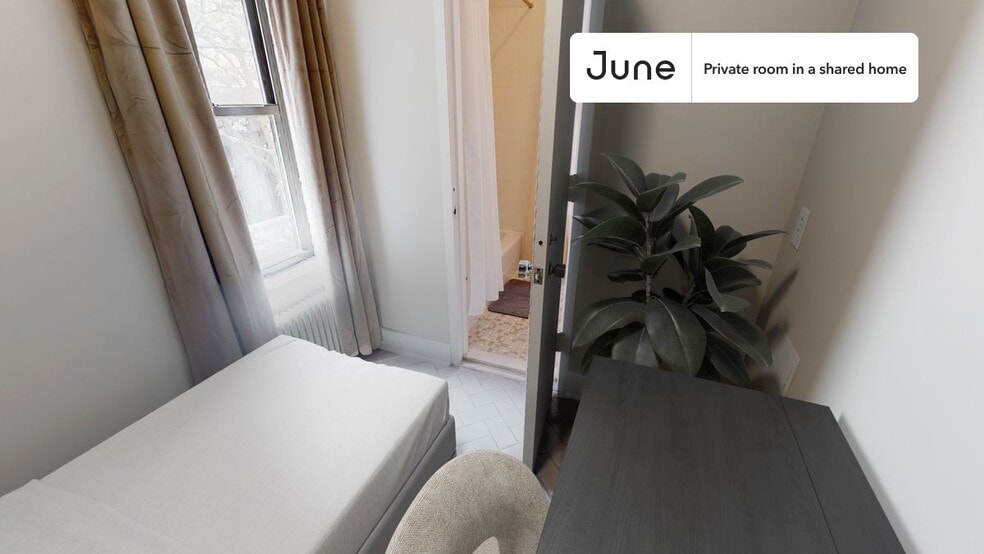 Building Photo - Room in Shared 3 bed/2 bath home in Hell's Kitchen