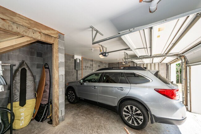 Building Photo - 3 Bedroom 3 Bath Single Family Home in Sab...
