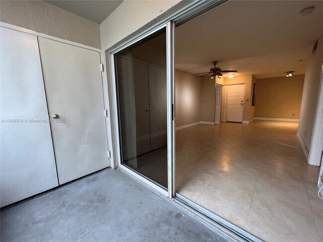 Building Photo - 2820 N Oakland Forest Dr