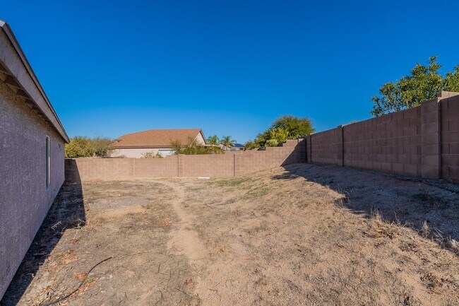 Building Photo - 8220 N Freshwater Ln