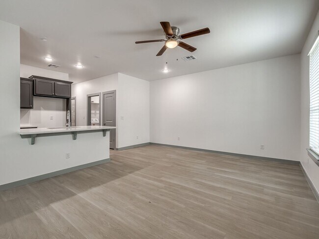 Building Photo - Beautiful New 3-Bed Duplex – Pet Friendly