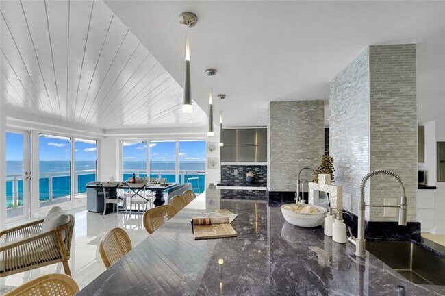 Building Photo - 3430 Galt Ocean Dr