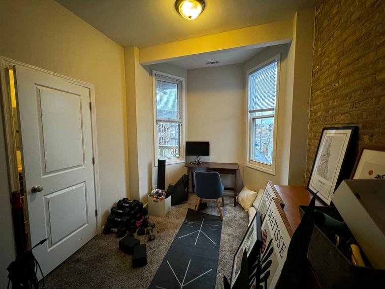 Building Photo - 2746 W Le Moyne St