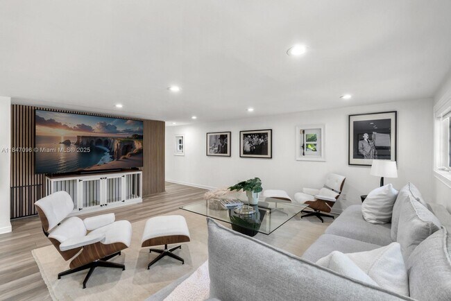 Building Photo - 3605 Flamingo Dr