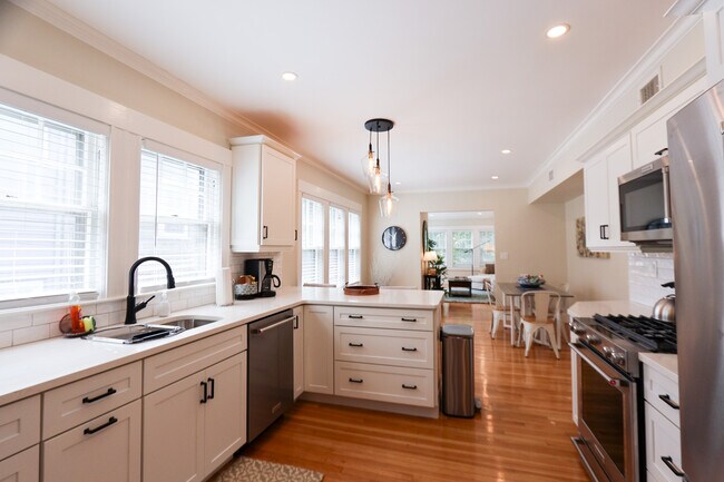 Building Photo - 241 Savin Hill Ave