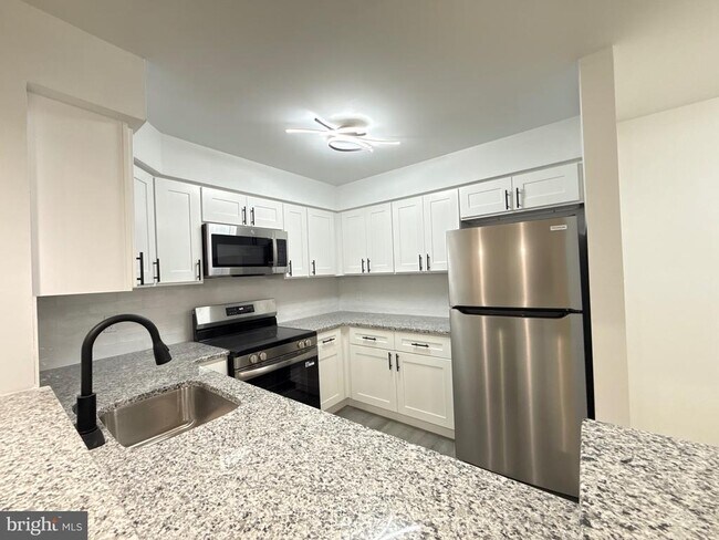 Building Photo - 1512 Foxmeadow Cir