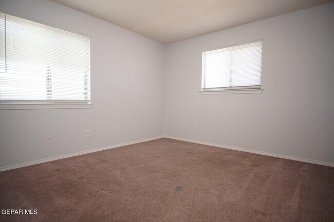 Building Photo - 3400 Blue Earth Ln