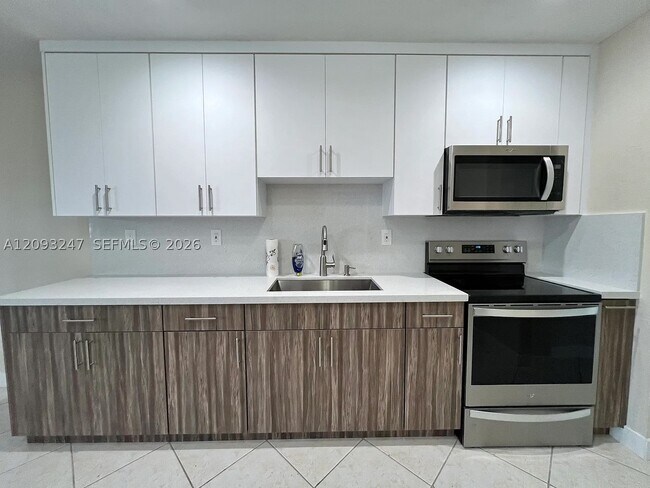 Building Photo - 1175 W 33rd St