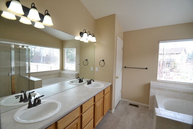 Building Photo - 3885 Cherry Plum Dr