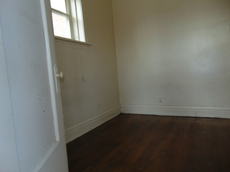 Building Photo - 7342 S Harvard Ave