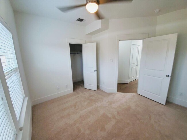 Building Photo - 311 Cyclamen St
