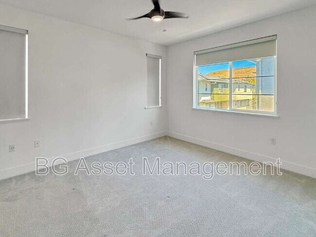 Building Photo - 223 Bolt Ct