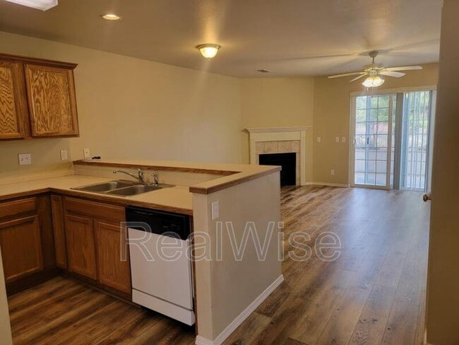 Building Photo - 2080 NE Chanel Ct