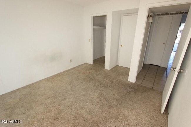 Building Photo - 45 N Phyllis