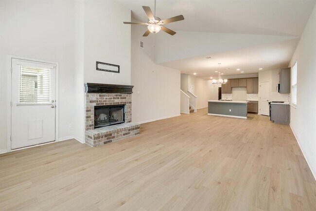 Building Photo - 308 Castlefields St