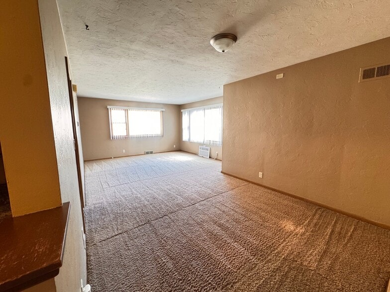 Building Photo - 1400 S 20th St