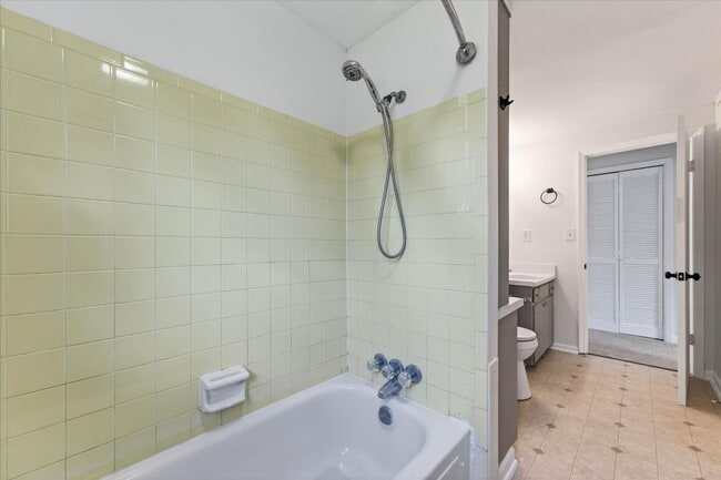 Building Photo - Pet Friendly Three Bedroom!