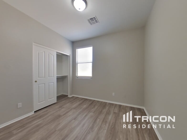 Building Photo - 3106 E Ravenswood Dr