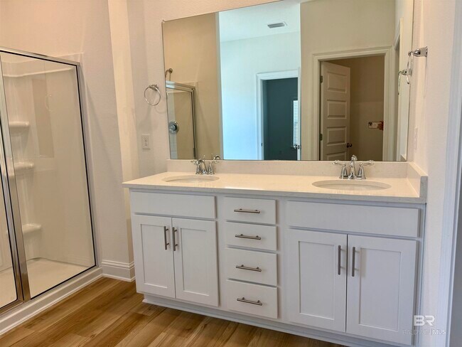 Building Photo - 384 Parkerman Ave