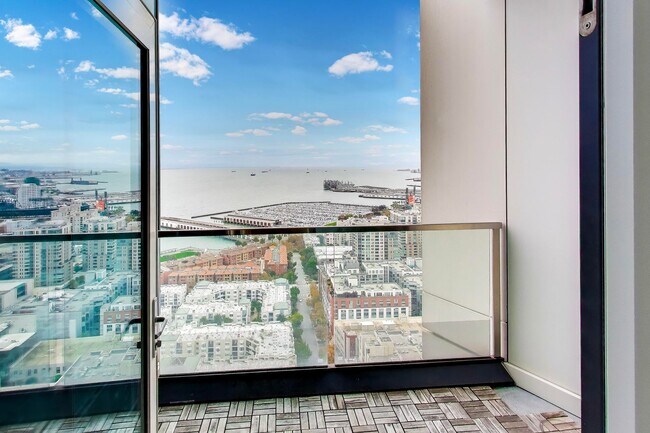 Building Photo - Luxury High-Rise Living | Stunning Bay Bridge Views from the 31st Floor