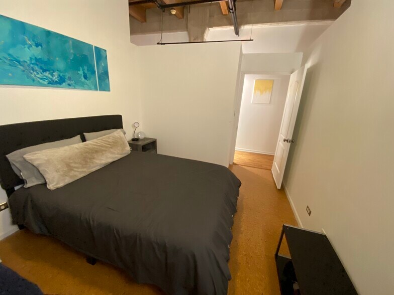 Building Photo - 215 N Aberdeen St