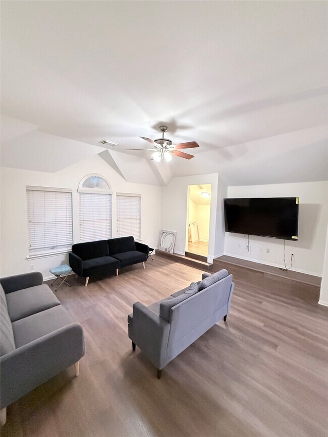 Building Photo - 18406 S Roaring River Ct