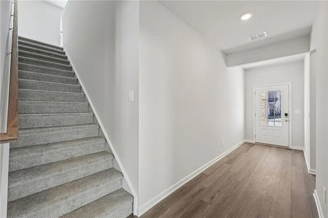 Building Photo - 265 Sequoia Ln