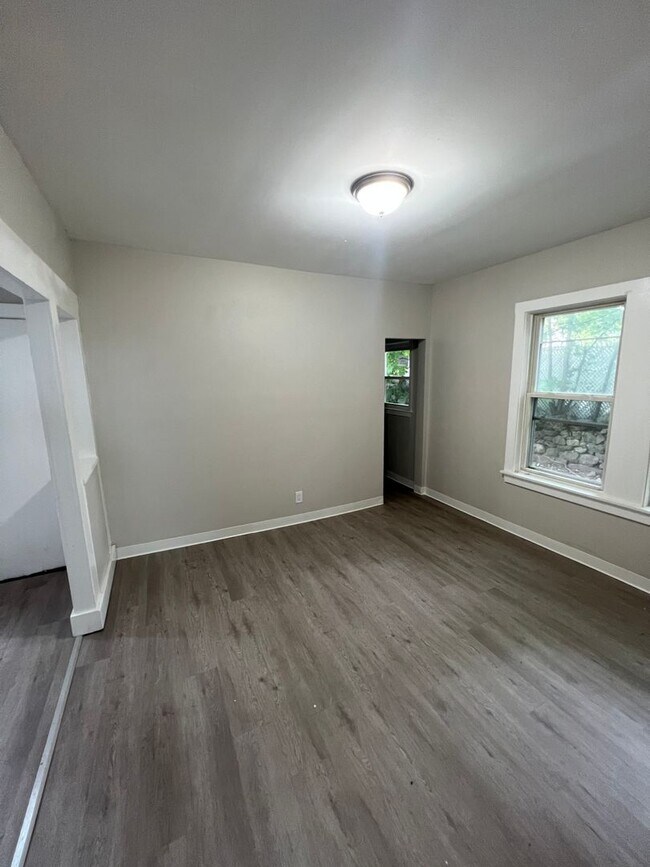 Building Photo - 33-35 Gill Avenue