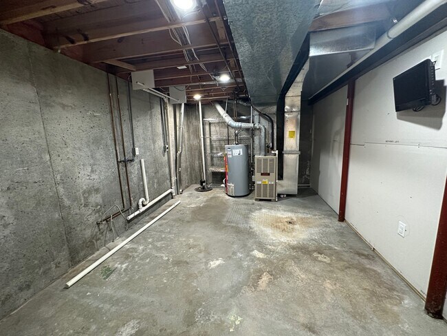 Building Photo - 9800 Spring Pointe Ct