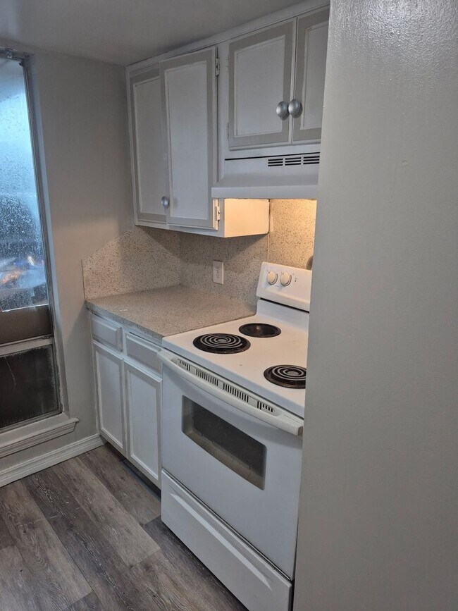 Building Photo - 5110 S Delaware Pl