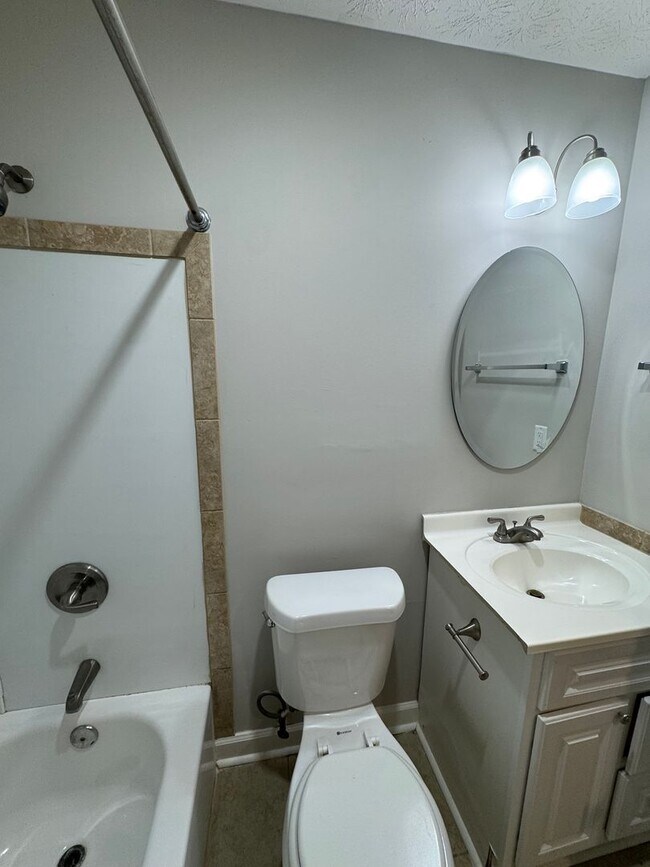 Building Photo - Lovely Brick Home!