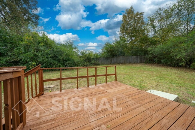 Building Photo - 2827 Arrowhead Cir NE