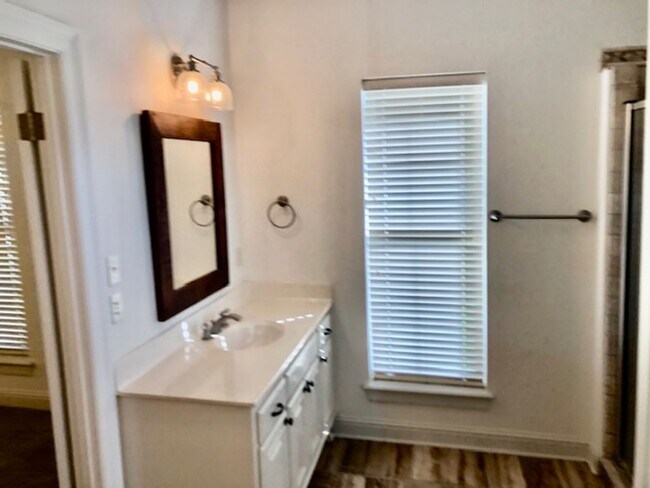 Building Photo - GATED NORRIS FERRY LANDING-BEAUTIFUL 4/2 HOME