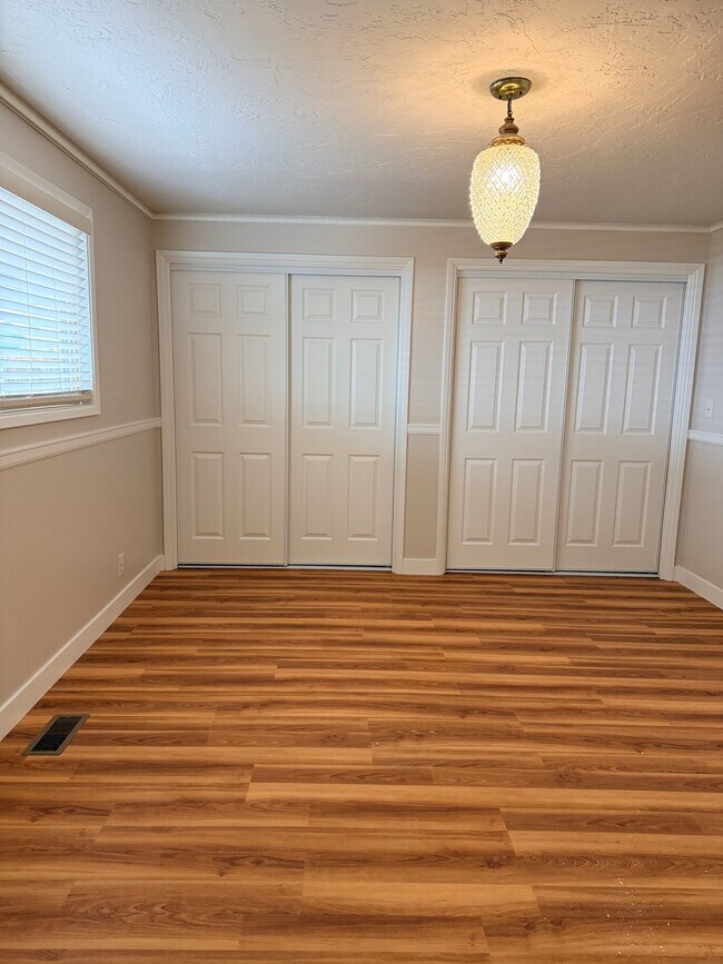 Building Photo - 200 Oregon Terrace