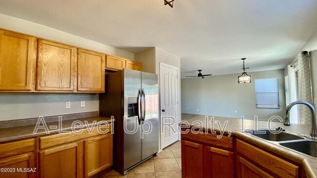 Building Photo - 721 W Flaming Arrow Dr