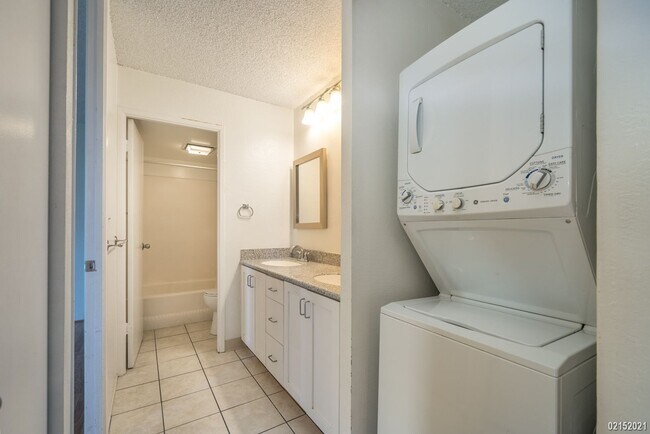 Building Photo - RARELY AVAILABLE PEARL TWO CONDO IN AIEA 1...