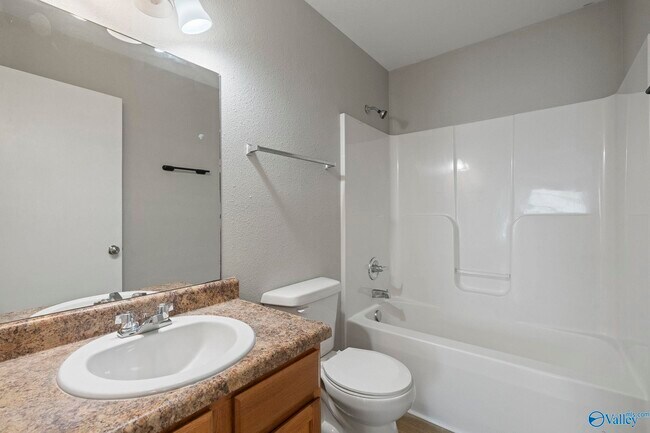 Building Photo - 102 Whitestone Dr NE