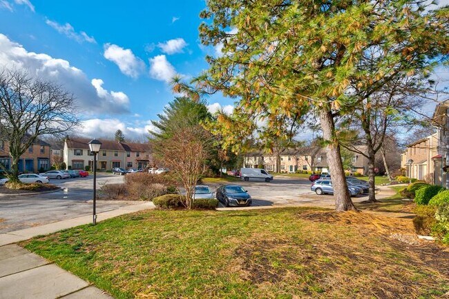 Building Photo - 811 Kings Croft Dr