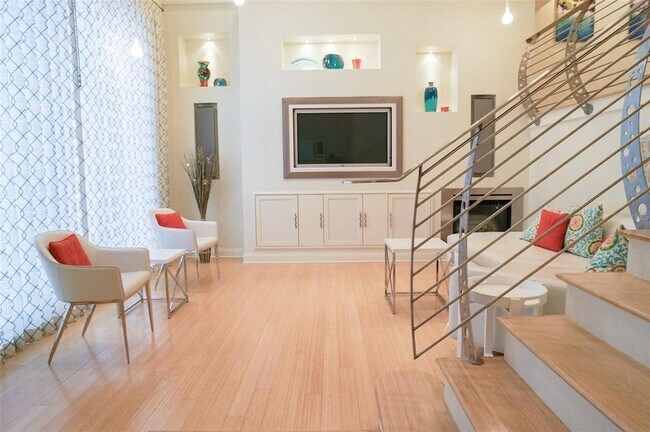 Building Photo - 505 Mandalay Ave